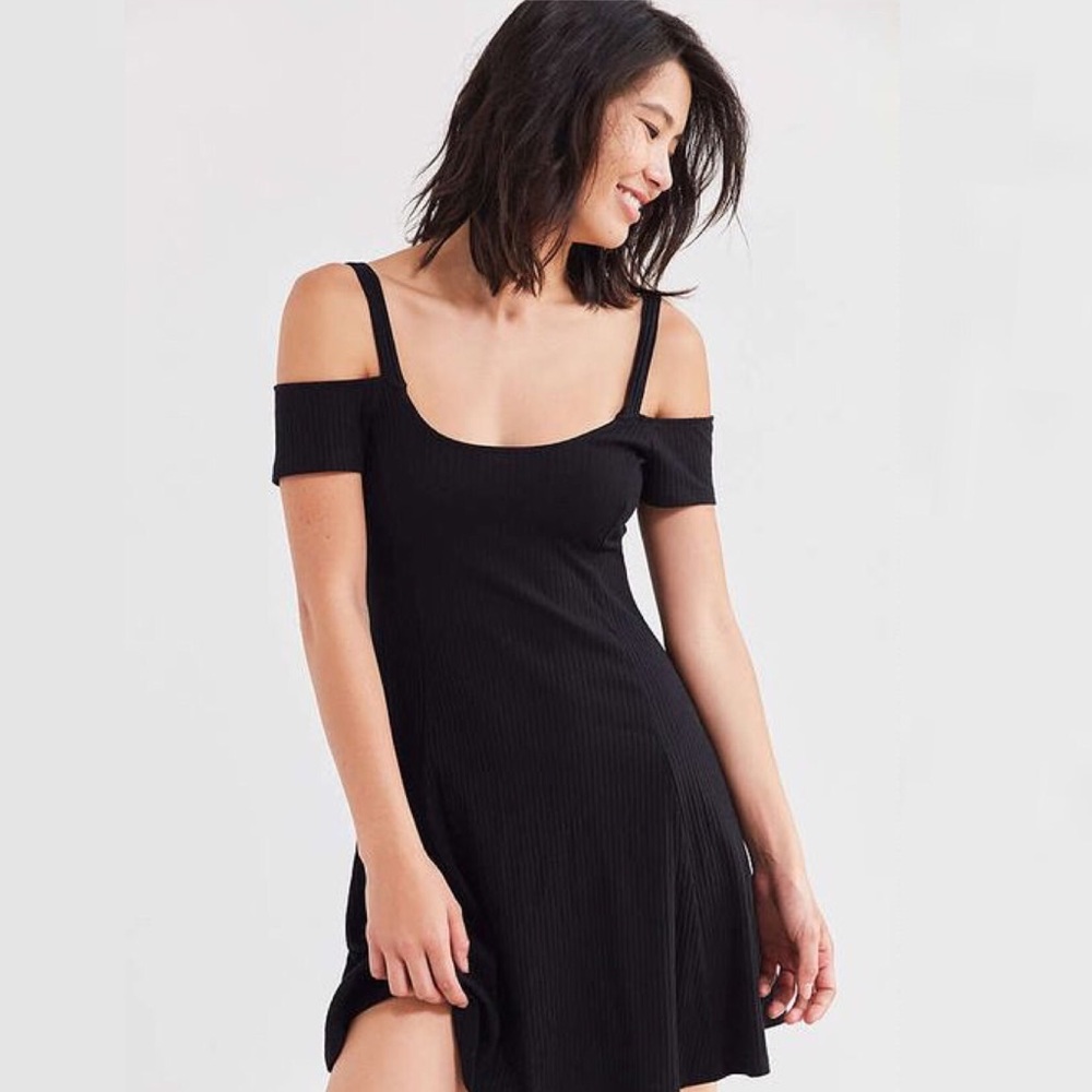 Black Cold Shoulder Knit Ribbed Dress - Picture 2 of 7
